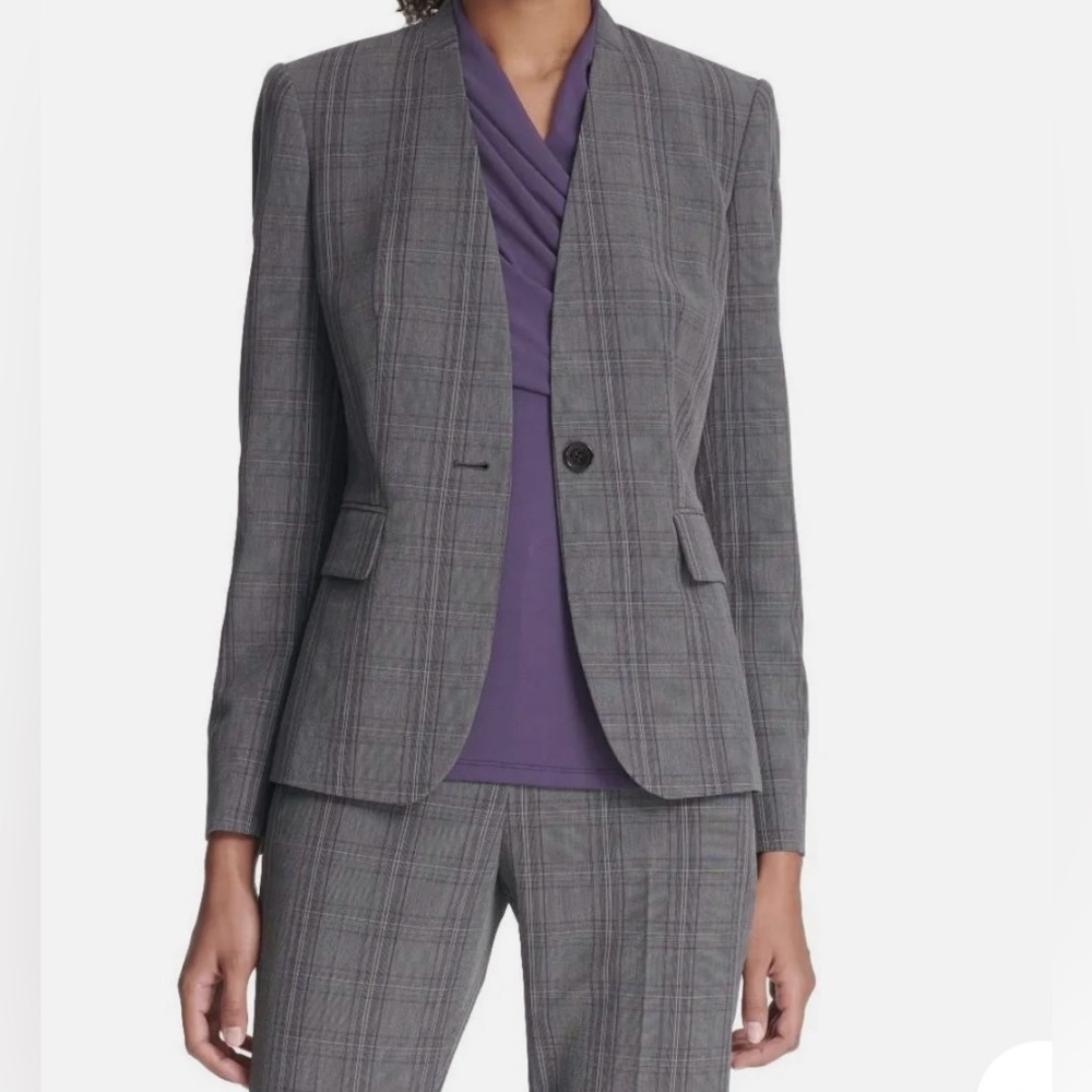 DKNY ladies size 6 (blazer size 8, pants 6) grey plaid pant suit‎ w/pockets 💜🩶